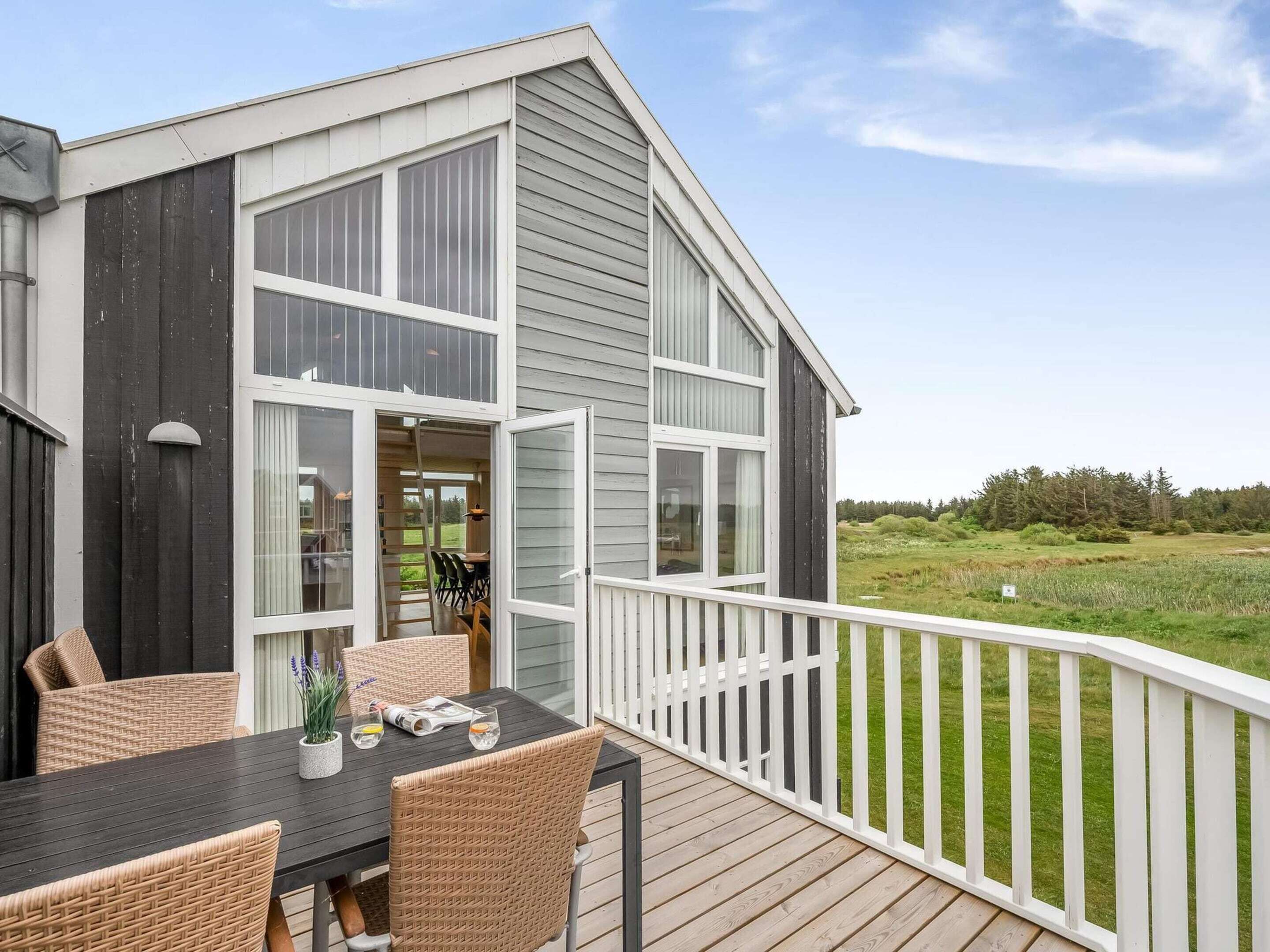 House | Outdoor dining