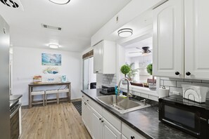 Private kitchen - Citrus County Home - Rivers, Golf, Manatees (Beverly Hills)