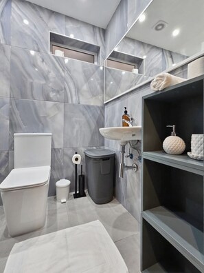 Bathroom - Sapphire Suites 4 (San Pawl il-Baħar)