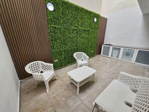 Terrace/patio - Close to Promenade 2 bedroom modern apartment with nice yard, Family Friendly (San Pawl il-Baħar)