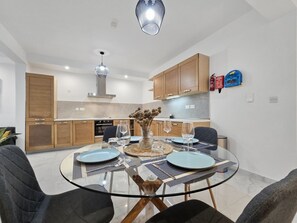 Dining - Close to Promenade 2 bedroom modern apartment with nice yard, Family Friendly (San Pawl il-Baħar)