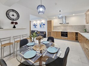 Dining - Sapphire Suites 4 (San Pawl il-Baħar)