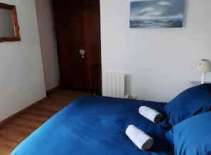 Iron/ironing board, WiFi, bed sheets