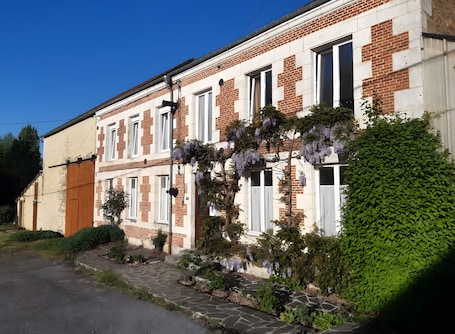 Exterior. La Grange Aux Oiseaux Guest Rooms