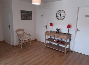 Interior - Guest Room and Table d'Hôtes “La Grange Aux Oiseaux” (Neuville-lez-Beaulieu)