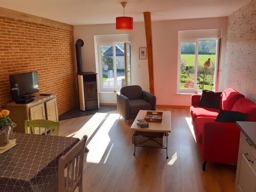 Gite La Grange Aux Oiseaux – Cozy 2-Bedroom Retreat for 4 in Neuville-lez-Beaulieu