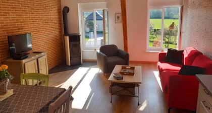 Gite La Grange Aux Oiseaux – Cozy 2-Bedroom Retreat for 4 in Neuville-lez-Beaulieu