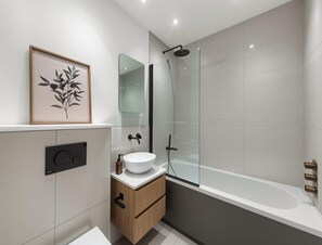 Apartment | Bathroom - Elegant Family Apartment in Wimbledon (London)