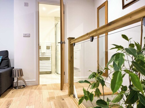 Broadweavers Cottage On Cotswold Way By STAE Homes