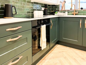 Private kitchen - Broadweavers Cottage On Cotswold Way By STAE Homes (Gloucestershire)