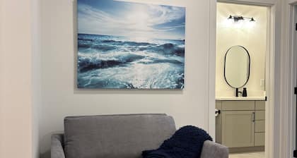 3 Bed, 3.5 Bath Townhome across from Arnolds Park & 10 min walk to Broadway