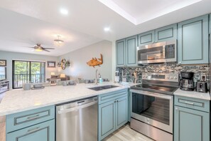 Fridge, microwave, oven, stovetop - ☀️Steps to Beach | Two Community Pools + Hot Tub | Bac Bay #223☀️ (Fort Myers Beach)