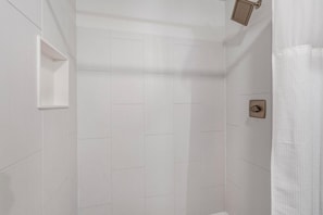 Shower, hair dryer, towels - 🏝️Cozy 1BR Condo | Walk to Beach | Community Pool | Moonraker 15🏝️ (Gulf Shores)