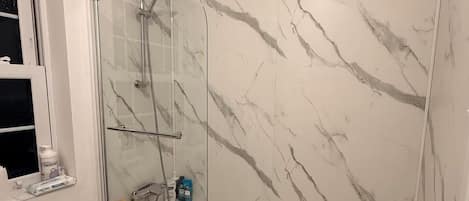 Habitación básica doble, vista al parque | Baño