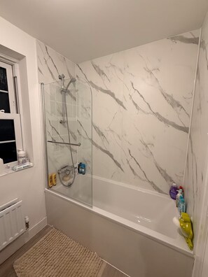 Basic Double Room, Park View | Bathroom