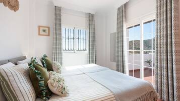 WiFi, bed sheets