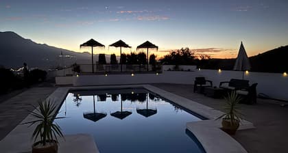 Holiday Home 'Vista Montana' with Lake Views, Wi-Fi, and Air Conditioning