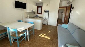 Leilighet, 1 soverom, terrasse, hageutsikt | Oppholdsrom