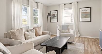 The Parkside Retreat | Near DT • Walking Trails!