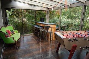 Games room - Gîte Du Ruisseau: private terrace, garden, Wi-Fi – holiday home in Épinal (Épinal)