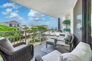 Property grounds - Mainsail 322 - Beachfront Condo, Free Bch Svc, Pool, Hot Tub, Tennis! (Miramar Beach)