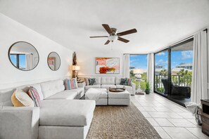 TV - Mainsail 322 - Beachfront Condo, Free Bch Svc, Pool, Hot Tub, Tennis! (Miramar Beach)