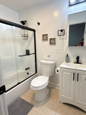 Hair dryer - Comfortable 3BR in Lowell – Open Layout (Lowell)