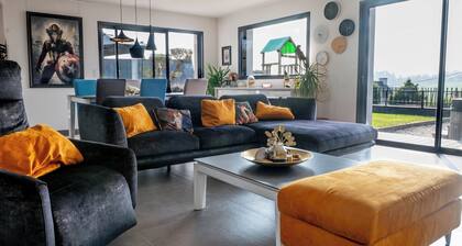 Villa with jacuzzi, 5 bedrooms - ideal for families