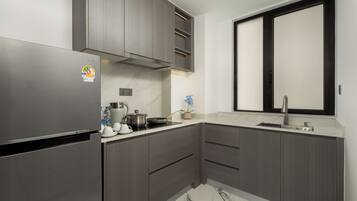 Refrigerador, microondas, horno, placa de cocina