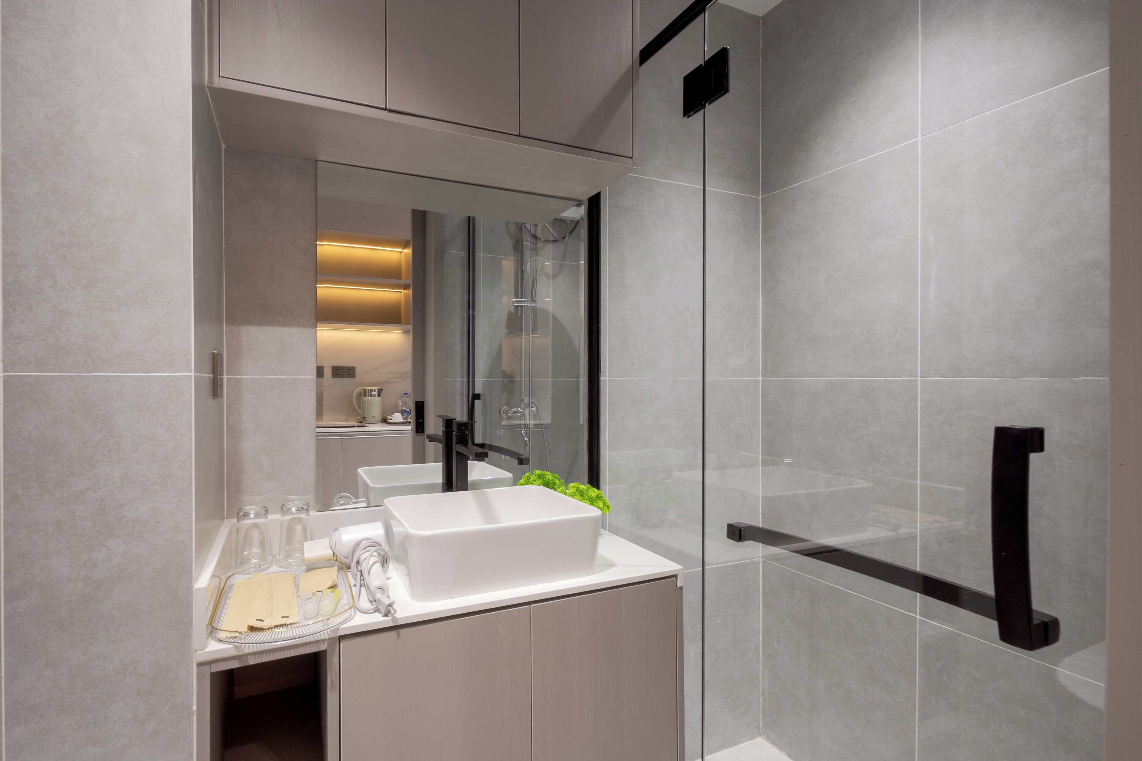 Chambre Signature, balcon, vue ville | Salle de bain