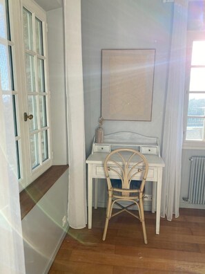 A room with a white desk, a chair, a radiator, and a window. - "Moo Graugh Hoo" Villa (Châteauneuf-Grasse)