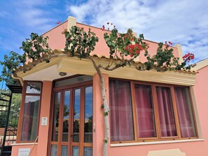 Exterior detail - Krista House is a unique family home in a perfect location for a beach holiday. (Agios Giordios)
