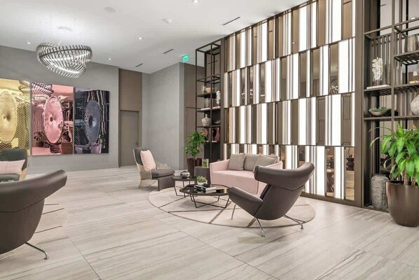 Interior - 2BR unit in Hollywood w Breathtaking View (Hollywood)