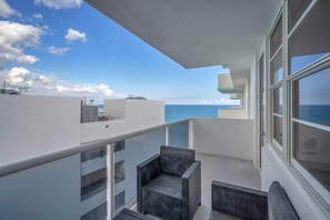 Terrace/patio - Newly renovated 2BR Beachfront (Hollywood)