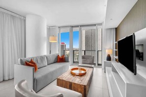 TV - Luxury Ocean View 2 BR unit (Hollywood)