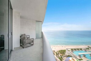 Terrace/patio - Luxury Ocean View 2 BR unit (Hollywood)