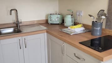 Double Room (Hairy Dog) | Private kitchen