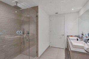 Shower, hair dryer - Luxury Corner 2BR w Beach View Hollywood (Hollywood)