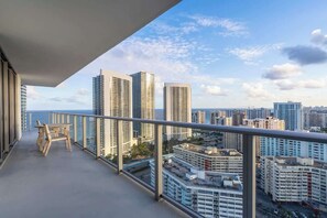 Property grounds - Luxury Corner 2BR w Beach View Hollywood (Hollywood)