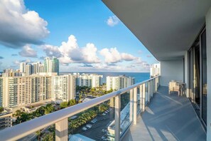 Property grounds - Corner 2BR unit w fantastic Views across beach (Hollywood)