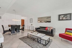 TV - Beautiful 1 BR on the Beach with a pool ! (Hollywood)