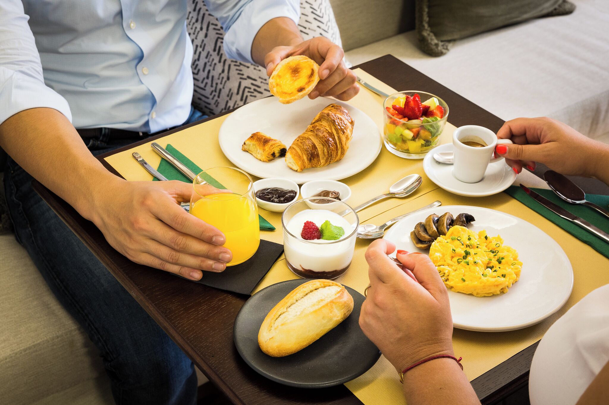 Se ofrece un desayuno bufé todos los días (por un coste adicional)
