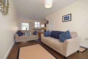 TV - Sandy Shores - Located in the heart of Filey (North Yorkshire)