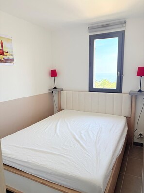 1 bedroom, iron/ironing board, free WiFi - St Cyprien apartment, superb view of the pool and sea (Saint-Cyprien)