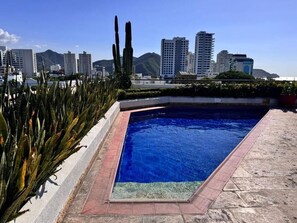 2 座室外游泳池