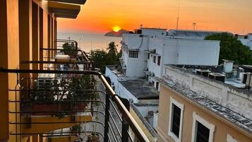 Departamento, balcón, vista a la bahía | Terraza o patio