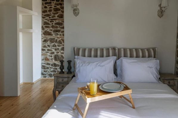Standard Double Room, Valley View | In-room safe, desk, soundproofing, free WiFi
