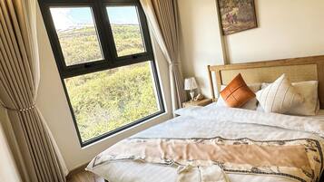 3 bedrooms, iron/ironing board, free WiFi, wheelchair access