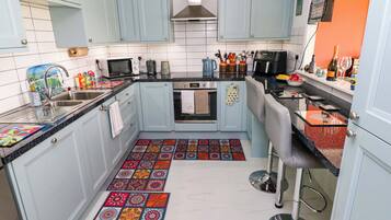 Cookware/dishes/utensils