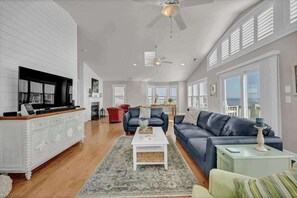 TV, offices - Aqua Sea, a beachfront retreat (Carolina Beach)